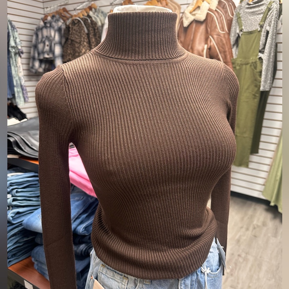Dark Brown Ribbed Turtleneck Sweater NWT SMall